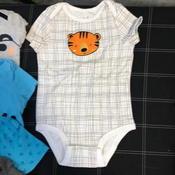 Set of 9 onesies - Picture 5 of 10